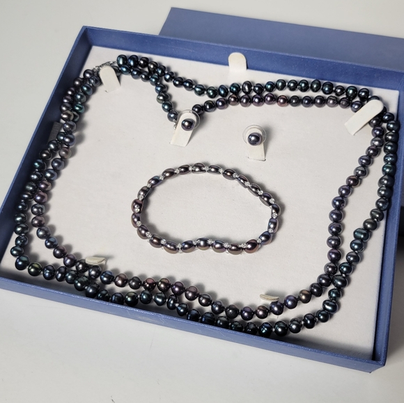 New metallic pearl necklaces, bracelet and earrings set in box - Picture 10 of 10